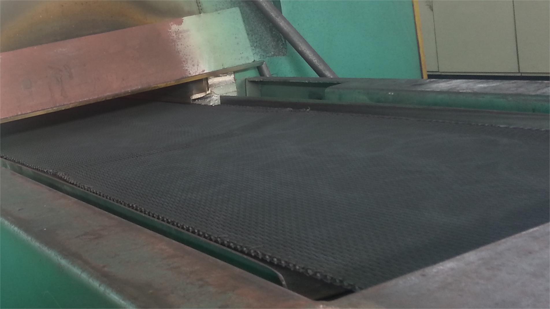 按這幾點來選擇優(yōu)質熱處理淬火爐網帶